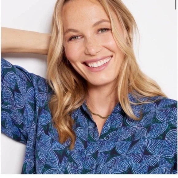 Evereve Laurena Button Down Resort Shirt - Picture 4 of 8